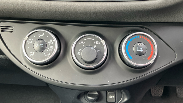 Toyota Yaris 1.5 VVT-i Icon Tech 5dr Petrol Hatchback